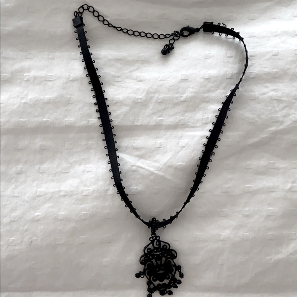 Women’s Choker